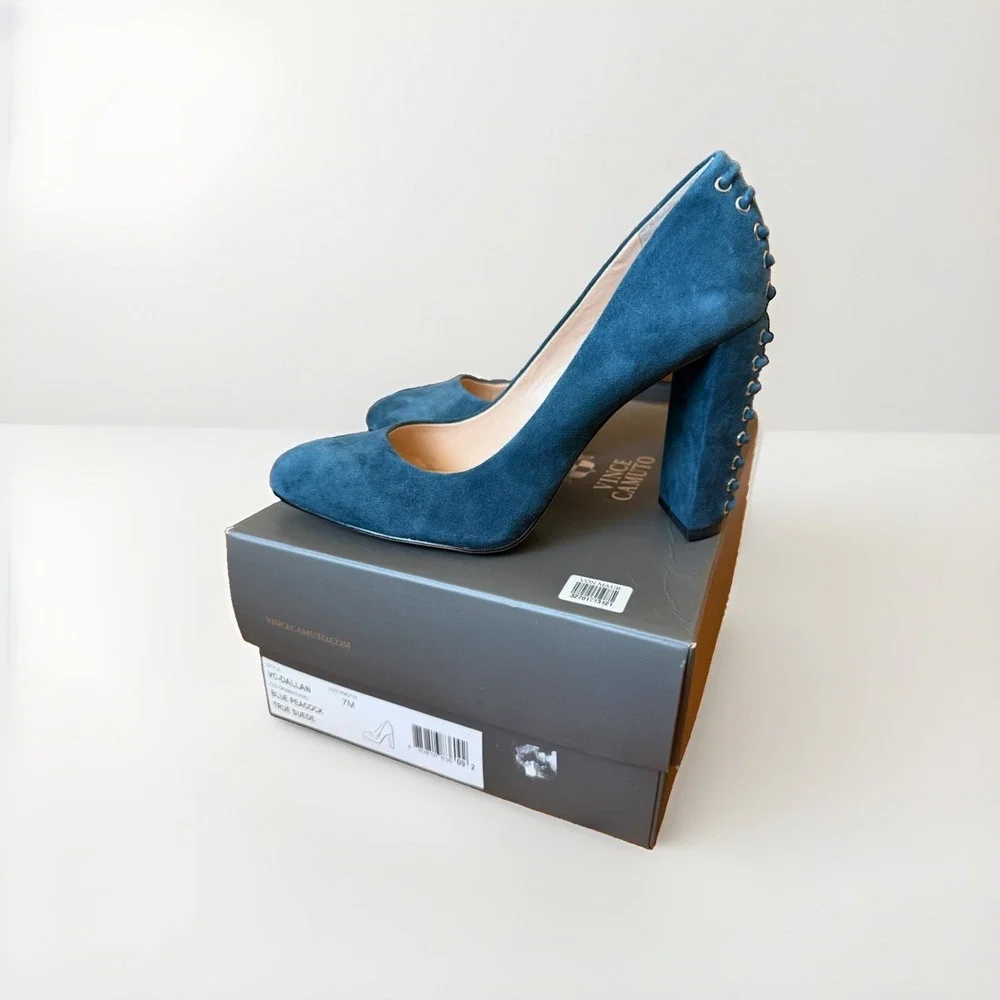 Vince Camuto Dallan Taupe Suede Lace Up Back Block Heel Pumps Size 7M